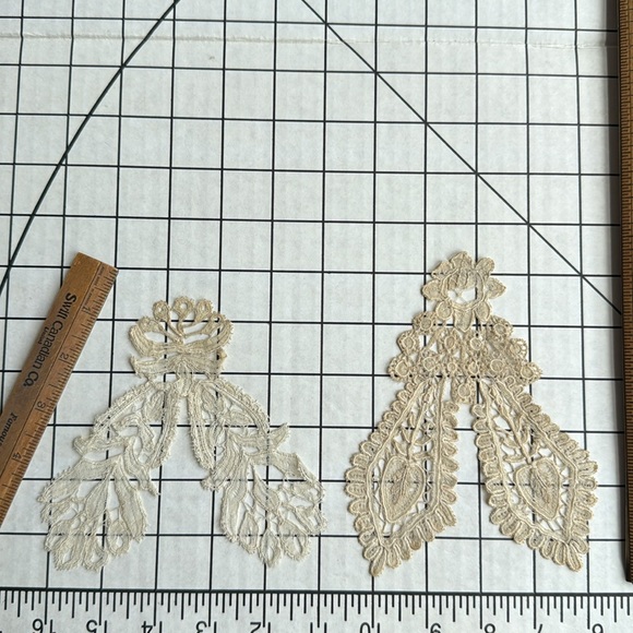 Pair of Antique Lace Appliqués | Edwardian–1930s Ecru Embroidered Collar Inserts - Picture 10 of 16